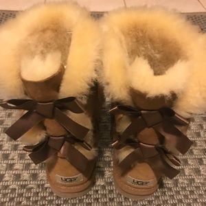 Bailey Bow uggs chestnut size 10